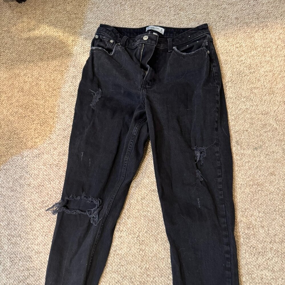 Abercrombie Curve Love High Rise ripped Mom Jean - size 29L